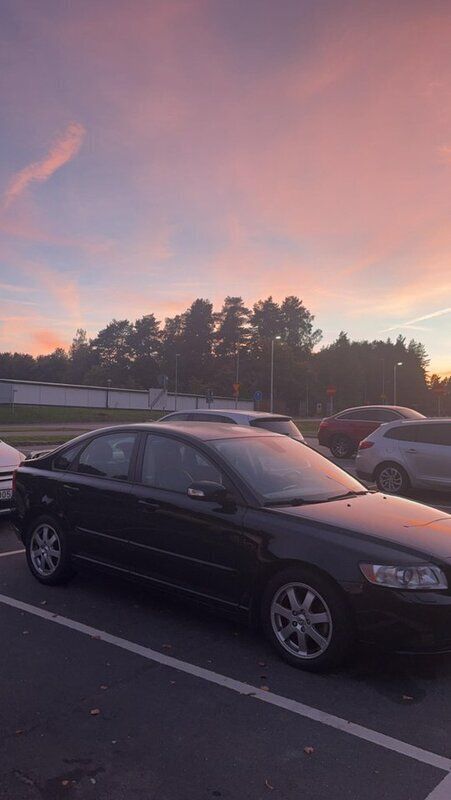 Svart Begagnad 2008 Volvo S40 Momentum Sedan | 35 000 kr (Bra pris) - Bild 1/2
