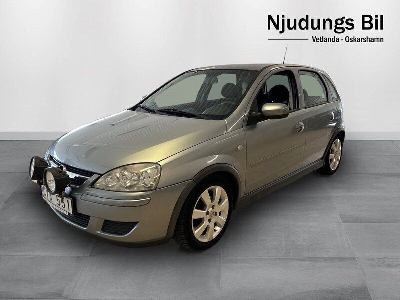 Grå Begagnad 2006 Opel Corsa Halvkombi | 24 900 kr (Dyr) - Bild 1/4