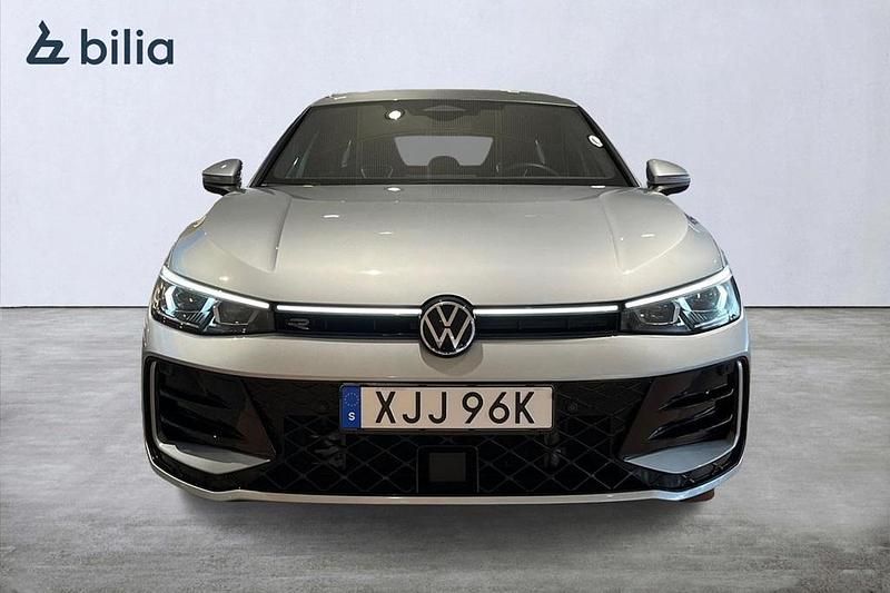 Begagnad VW Passat R-line 196 HK (144 kW) 2024 Silver Kombi