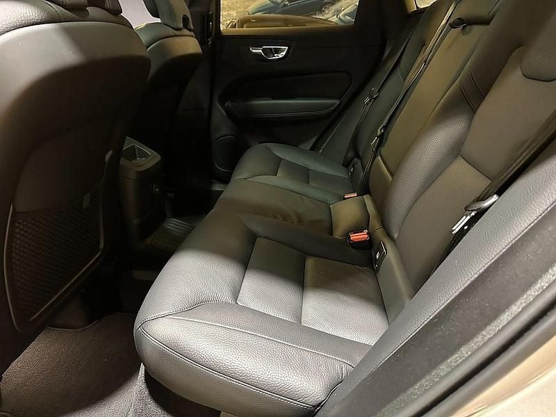 Begagnad Volvo XC60 Ultra 253 HK (186 kW) 2024 Ljusgrå SUV