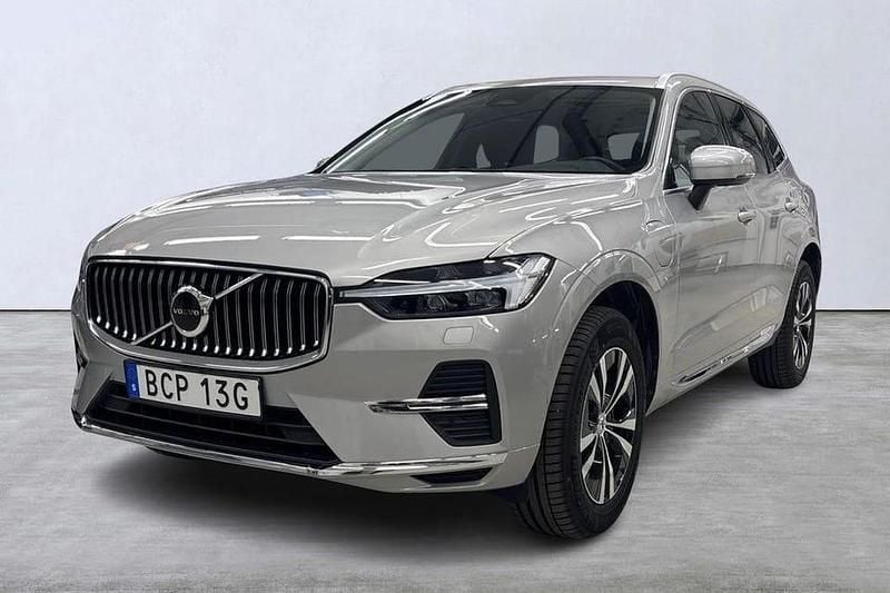 Silver Begagnad 2025 Volvo XC60 Core SUV | 504 900 kr (Marknadspris) - Bild 1/4