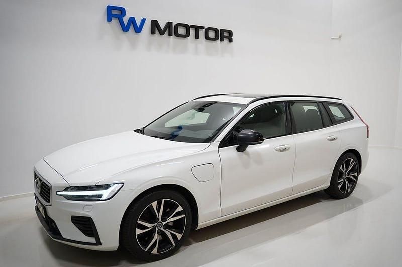 Vit Begagnad 2019 Volvo V60 R-Design Kombi | 264 900 kr (Marknadspris) - Bild 1/4