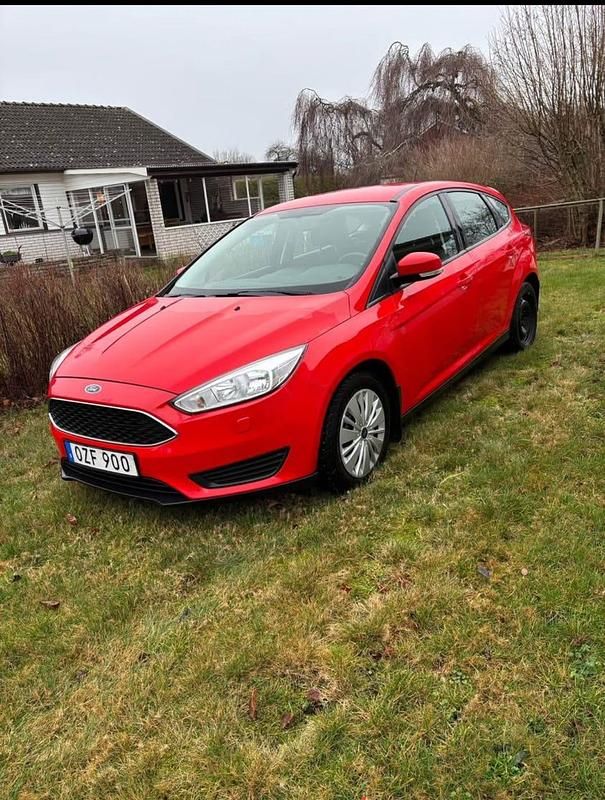 Begagnad 2016 Ford Focus Halvkombi | 80 000 kr (Marknadspris) - Bild 1/3