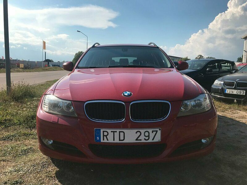 Begagnad BMW 316 Comfort Edition 123 HK (90 kW) 2009 Röd Kombi