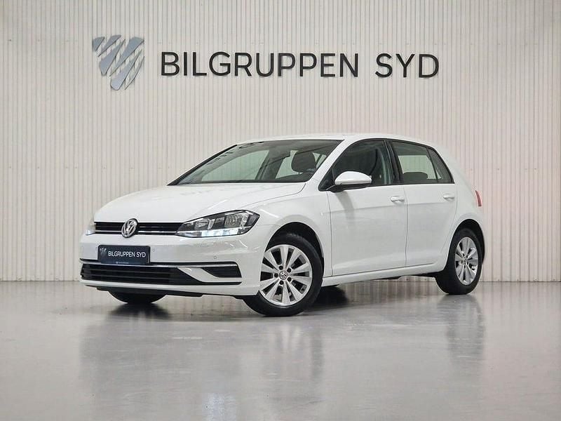Vit Begagnad 2020 VW Golf VII Halvkombi | 134 900 kr (Marknadspris) - Bild 1/4