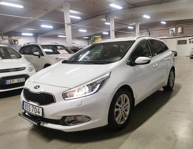 Vit Begagnad 2014 Kia Ceed Sportswagon Comfort Kombi | 84 900 kr (Lite dyr) - Bild 1/4