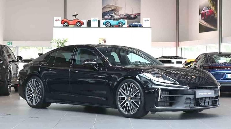 Svart Begagnad 2024 Porsche Panamera 4 Sedan | 1 195 000 kr - Bild 1/1