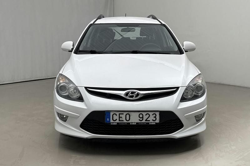 Begagnad Hyundai i30 90 HK (66 kW) 2012 Vit Kombi