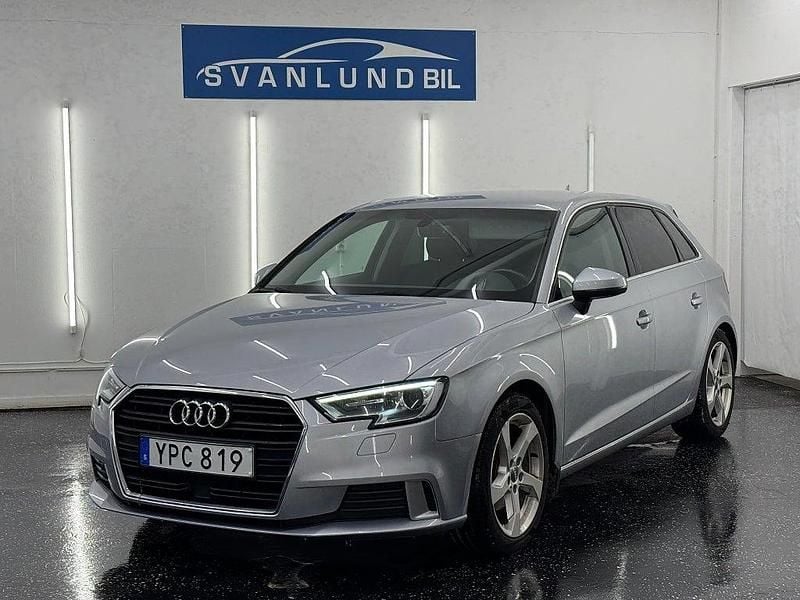 Silver Begagnad 2017 Audi A3 Sportback Proline Halvkombi | 149 800 kr (Marknadspris) - Bild 1/4