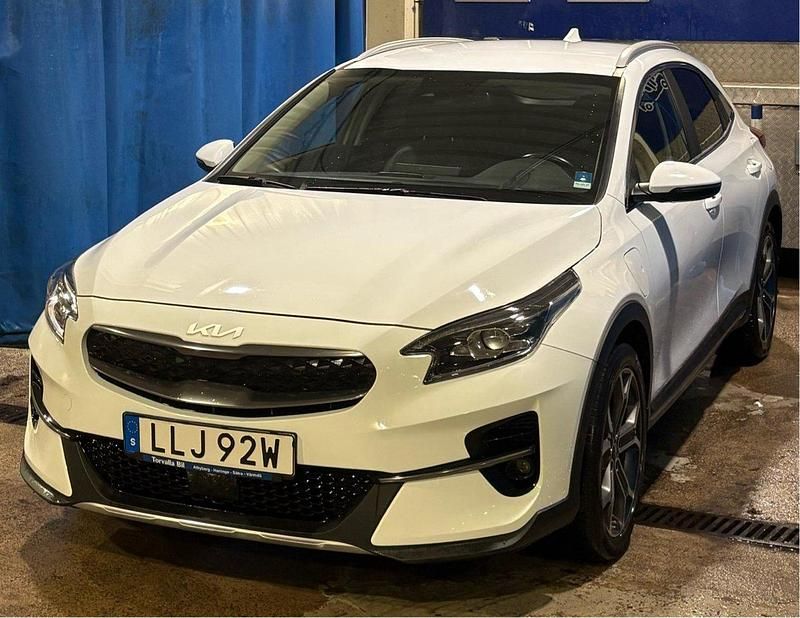 Vit Begagnad 2022 Kia XCeed SUV | 229 900 kr (Bra pris) - Bild 1/4