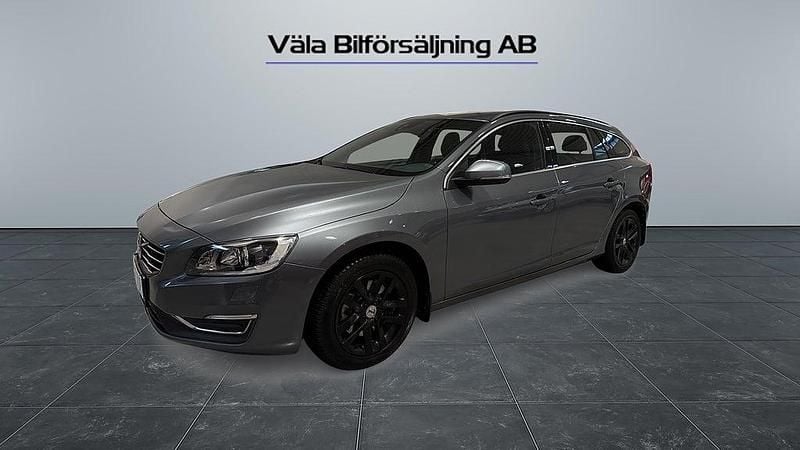 Grå Begagnad 2016 Volvo V60 Momentum Kombi | 177 900 kr (Marknadspris) - Bild 1/4