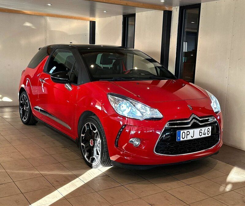 Röd Begagnad 2011 Citroën DS3 Halvkombi | 49 900 kr (Bra pris) - Bild 1/4