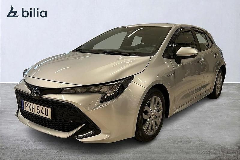 Begagnad Toyota Corolla Hybrid Active 124 HK (91 kW) 2019 Silver Halvkombi