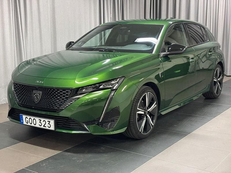Grön Begagnad 2022 Peugeot 308 GT Halvkombi | 229 800 kr (Marknadspris) - Bild 1/4
