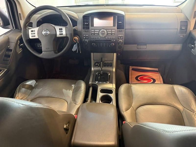 Begagnad Nissan Navara 232 HK (170 kW) 2014 Mörkgrå (grå) Pickup