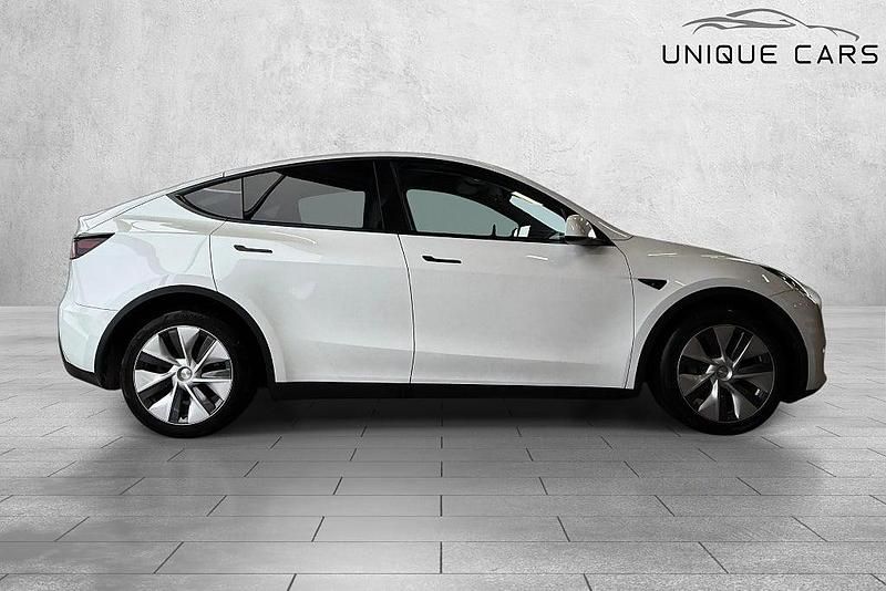Begagnad Tesla Model Y Long Range AWD 378 kW (514 HK) 2023 Vit SUV