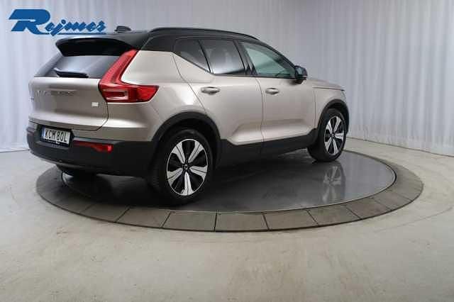 Begagnad Volvo XC40 Ultimate 175 kW (238 HK) 2022 Ljusgrå SUV