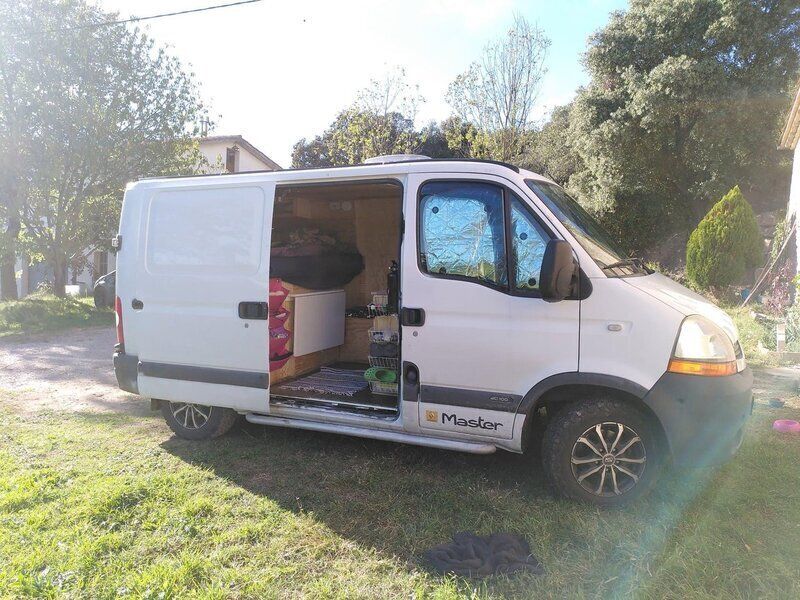Vit Begagnad 2010 Renault Master Van | 130 000 kr (Dyr) - Bild 1/4