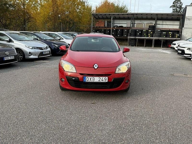 Röd Begagnad 2010 Renault Mégane III Halvkombi | 34 899 kr (Marknadspris) - Bild 1/4