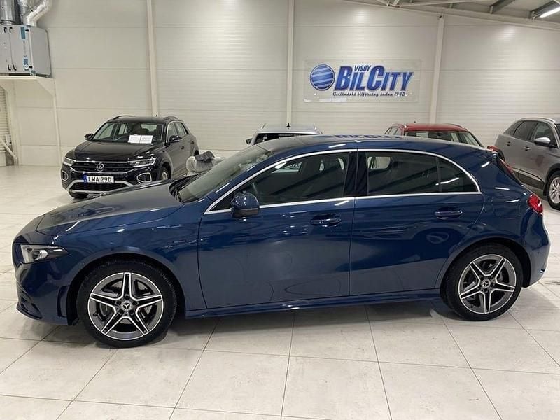 Begagnad Mercedes A250 220 HK (161 kW) 2021 Blå