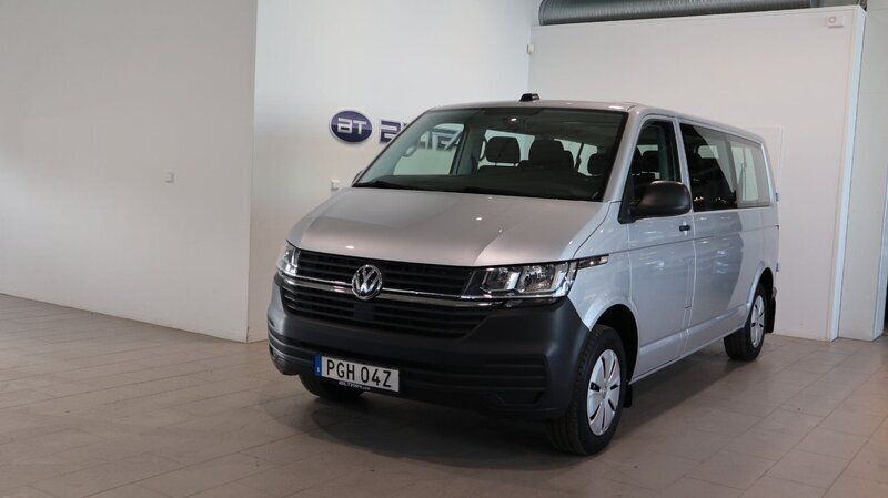Silver Begagnad 2021 VW Caravelle Trendline Minibuss | 433 900 kr (Marknadspris) - Bild 1/4