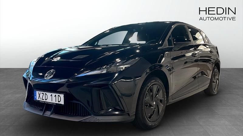 Svart (black) Begagnad 2023 MG MG4 EV Halvkombi | 249 900 kr (Marknadspris) - Bild 1/4