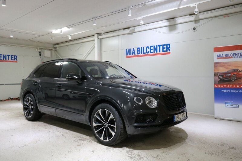 Grå Begagnad 2017 Bentley Bentayga Mulliner SUV | 1 299 000 kr - Bild 1/4