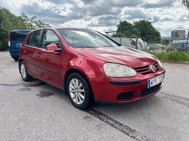 Röd Begagnad 2006 VW Golf V Comfortline Halvkombi | 34 000 kr (Marknadspris) - Bild 1/4