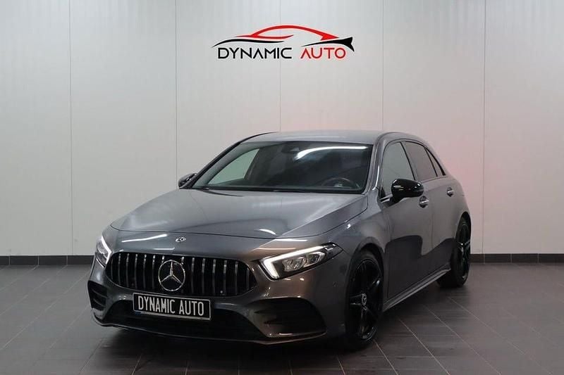Mörkgrå (grå) Begagnad 2018 Mercedes A200 AMG Halvkombi | 219 900 kr (Marknadspris) - Bild 1/4
