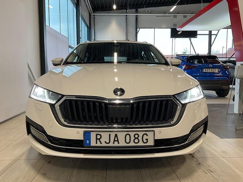 Begagnad Skoda Octavia Style 150 HK (110 kW) 2022 Vit Kombi