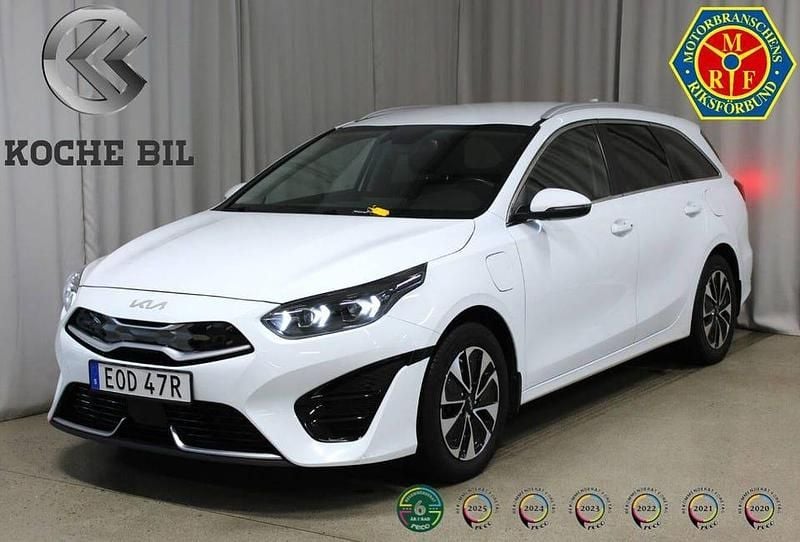 Begagnad Kia Ceed Advance 141 HK (103 kW) 2021 Vit Halvkombi