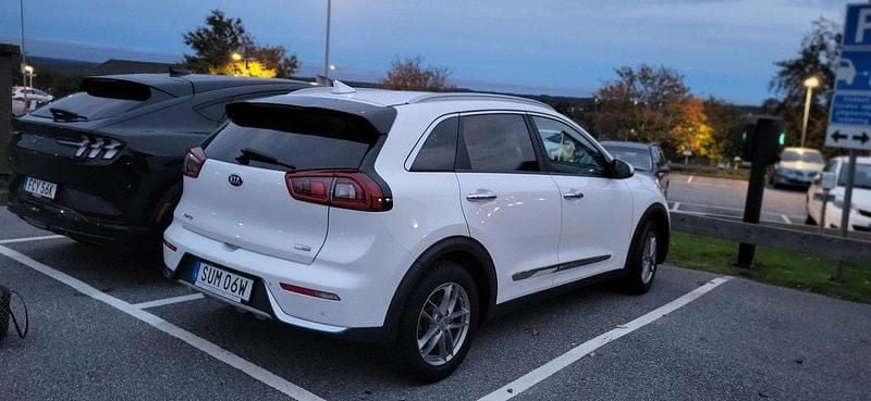 Vit Begagnad 2019 Kia Niro Advance SUV | 160 000 kr (Bra pris) - Bild 1/1
