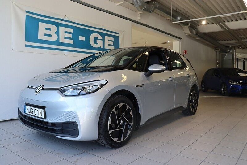 Silver Begagnad 2022 VW ID.3 Pro Performance Halvkombi | 289 900 kr (Marknadspris) - Bild 1/4