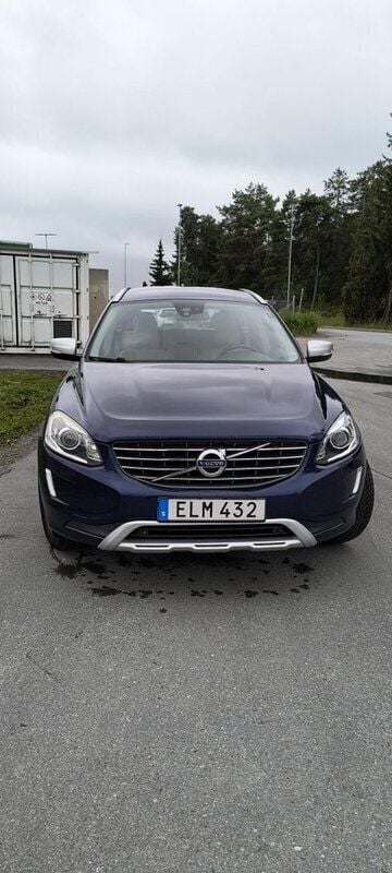 Blå Begagnad 2015 Volvo XC60 Ocean Race SUV | 129 000 kr (Bra pris) - Bild 1/4