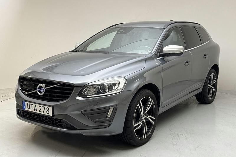 Grå Begagnad 2017 Volvo XC60 R-Design SUV | 247 900 kr (Marknadspris) - Bild 1/4