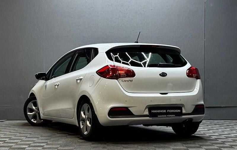 Begagnad Kia Ceed Comfort 135 HK (99 kW) 2013 Vit Halvkombi