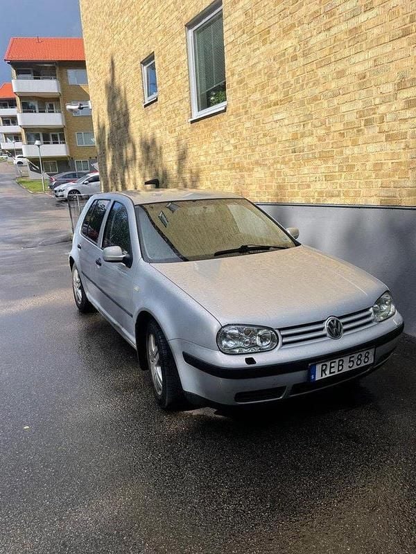 Grå Begagnad 2000 VW Golf IV Trendline Halvkombi | 13 500 kr (Superpris) - Bild 1/3