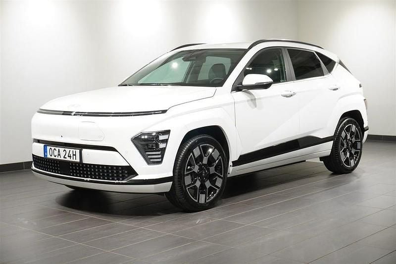 Vit Begagnad 2024 Hyundai Kona Advanced SUV | 398 800 kr - Bild 1/4