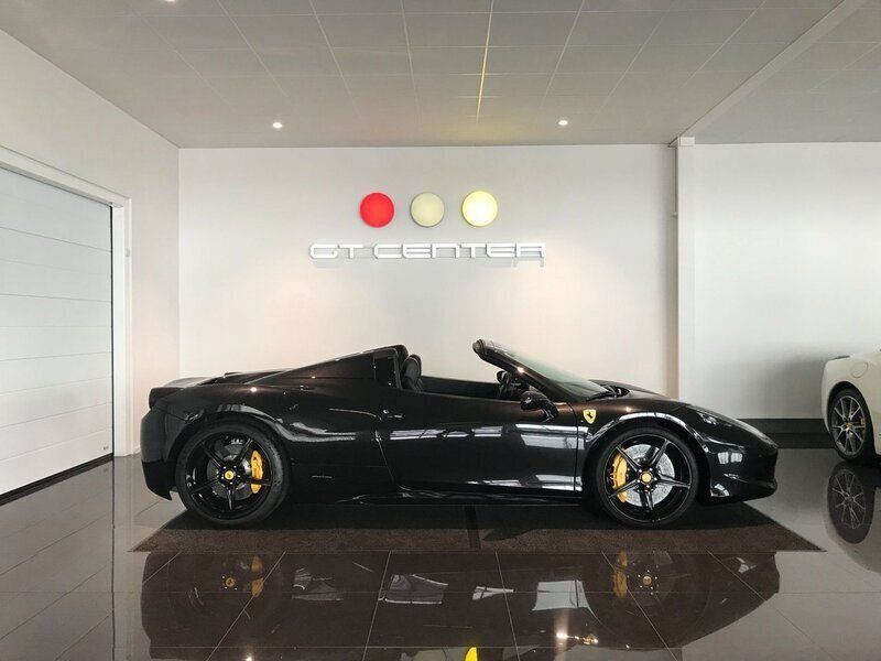 Svart Begagnad 2013 Ferrari 458 Cab | 2 495 000 kr - Bild 1/4