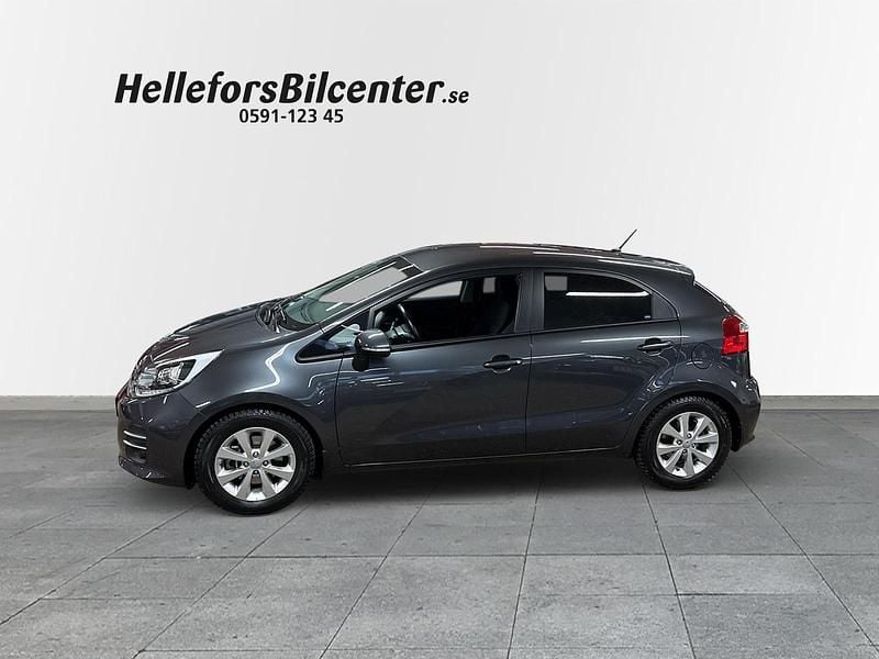 Begagnad Kia Rio Comfort 111 HK (81 kW) 2015 Grå Halvkombi