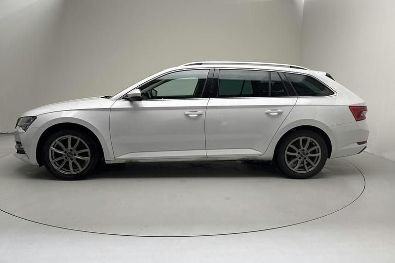 Begagnad Skoda Superb 218 HK (160 kW) 2022 Vit Kombi