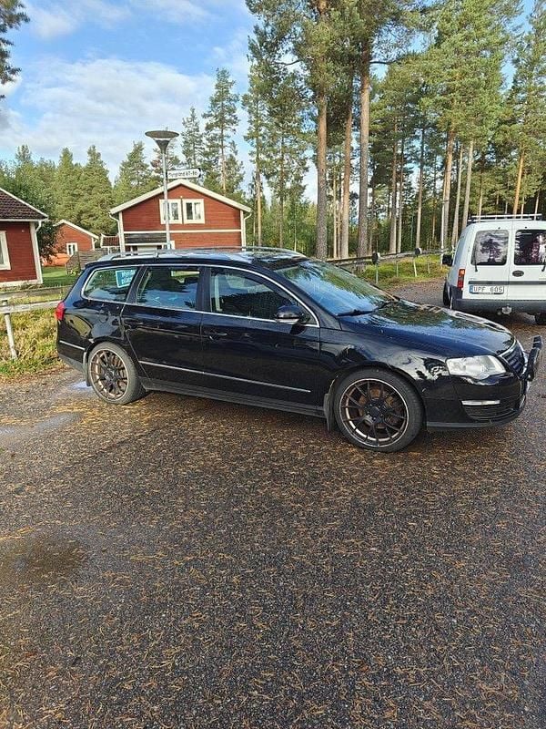 Svart Begagnad 2009 VW Passat Sportline Kombi | 40 000 kr (Lite dyr) - Bild 1/4