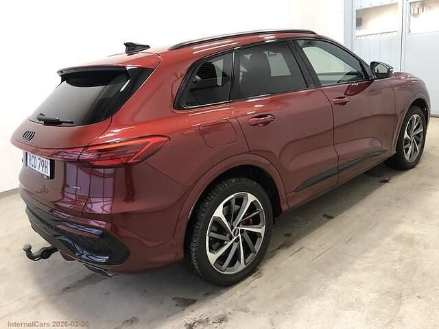 Begagnad Audi Q5 S-Line 367 HK (269 kW) 2025 Grenadinröd metallic SUV