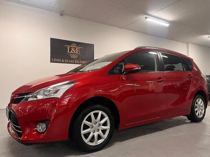 Mörkröd (röd) Begagnad 2015 Toyota Verso Edition Minibuss | 139 900 kr (Lite dyr) - Bild 1/4