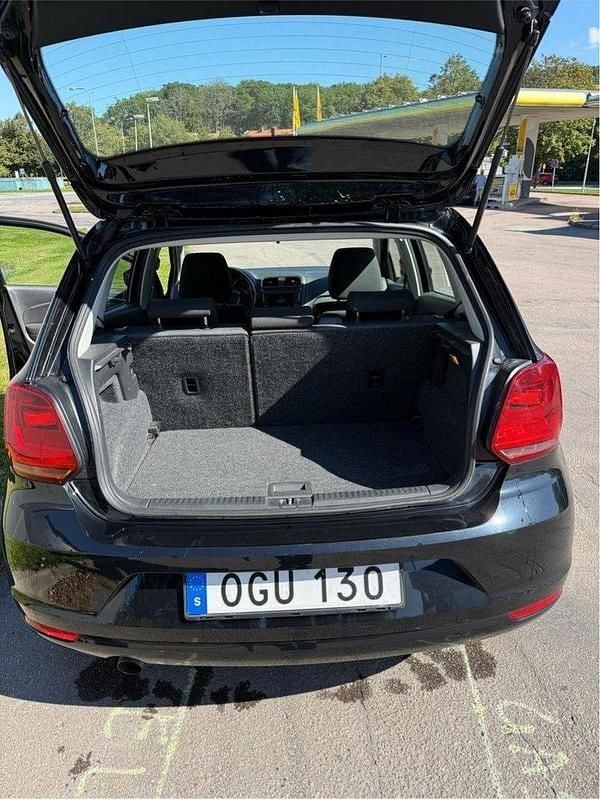 Svart Begagnad 2017 VW Polo Halvkombi | 140 000 kr (Marknadspris) - Bild 1/4