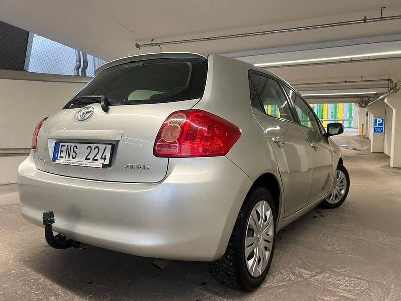 Begagnad Toyota Auris 124 HK (91 kW) 2007 Halvkombi