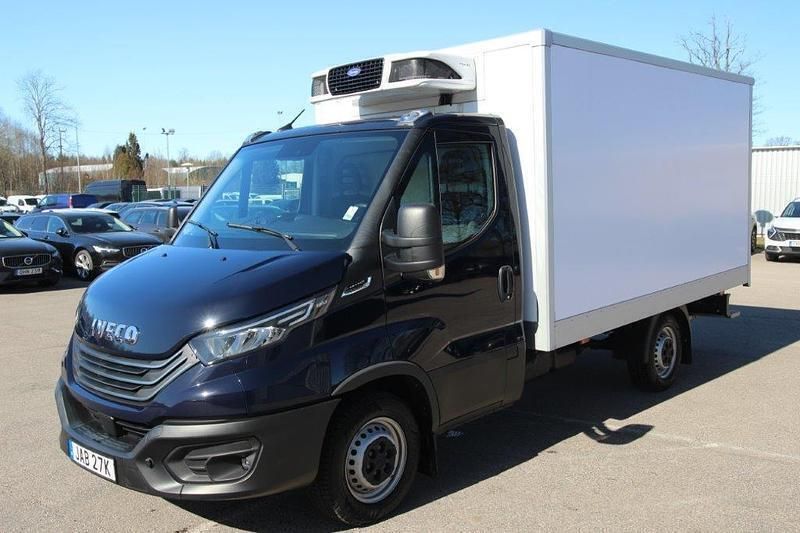 Blå Begagnad 2024 Iveco Daily Van | 525 000 kr (Marknadspris) - Bild 1/4