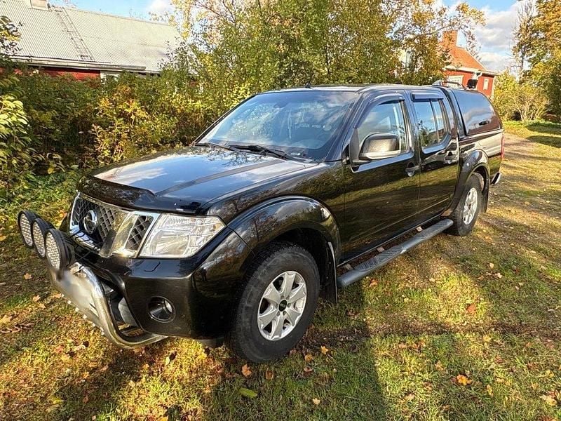 Svart Begagnad 2012 Nissan Navara Pickup | 90 000 kr (Marknadspris) - Bild 1/4