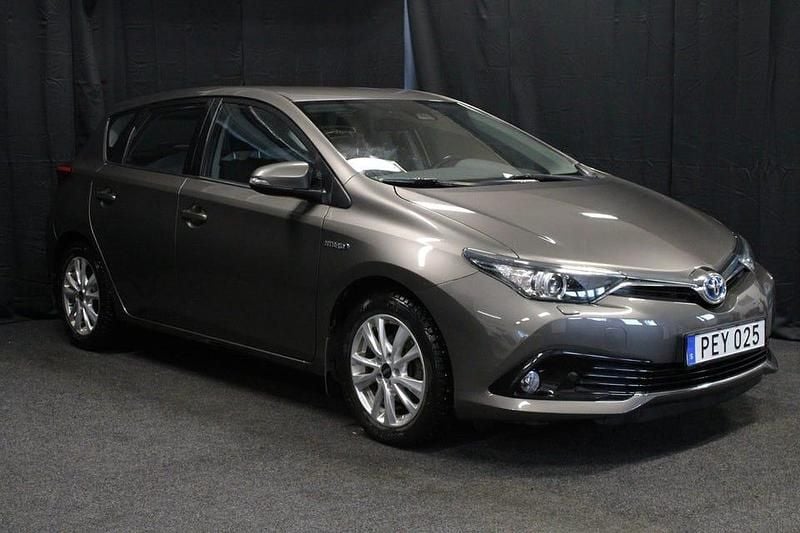 Begagnad Toyota Auris Hybrid Active 136 HK (100 kW) 2017 Grå Halvkombi