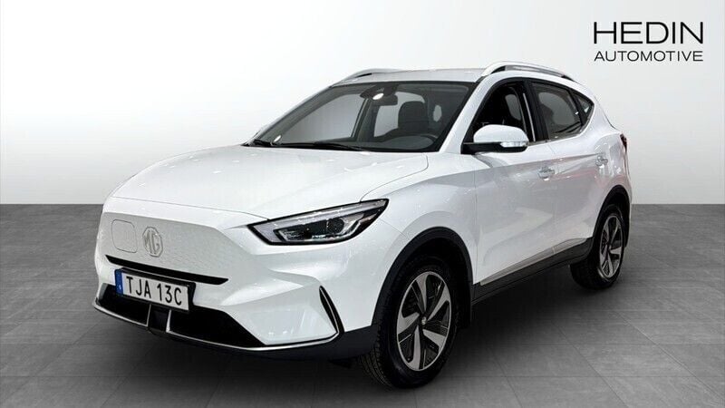 Vit (white) Begagnad 2022 MG ZS Comfort Sedan | 244 900 kr (Superpris) - Bild 1/4